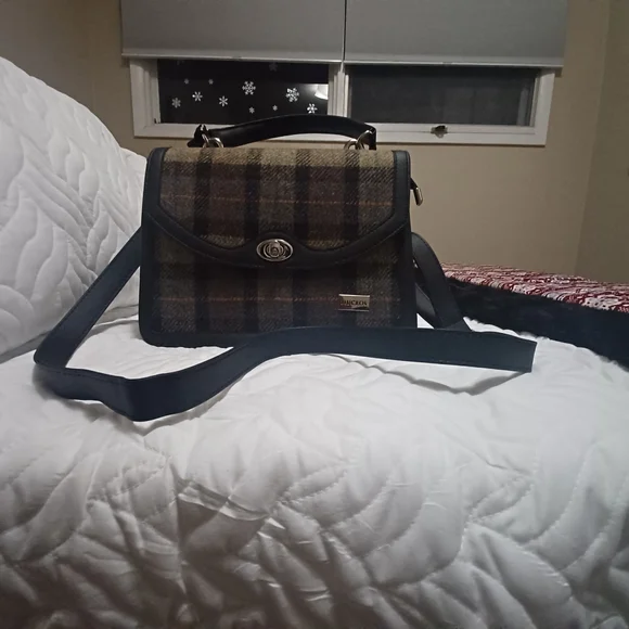 Mucros Elegant Plaid Satchel - Black and Brown - Picture 4 of 5